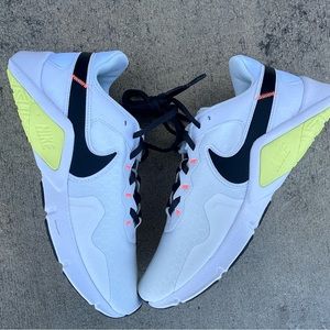 Nike Legend Essential 2 Shoes Womens Size 8.5 | NEW